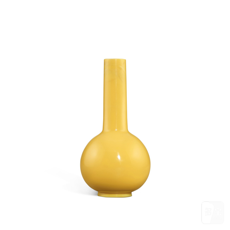 A yellow glass vase, Mark and period of Qianlong | 清乾隆 黃料直頸瓶 《乾隆年製》款